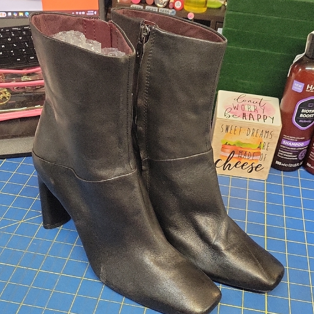 Franco Sarto Flexa square toe booties block heel & zipper 9M New